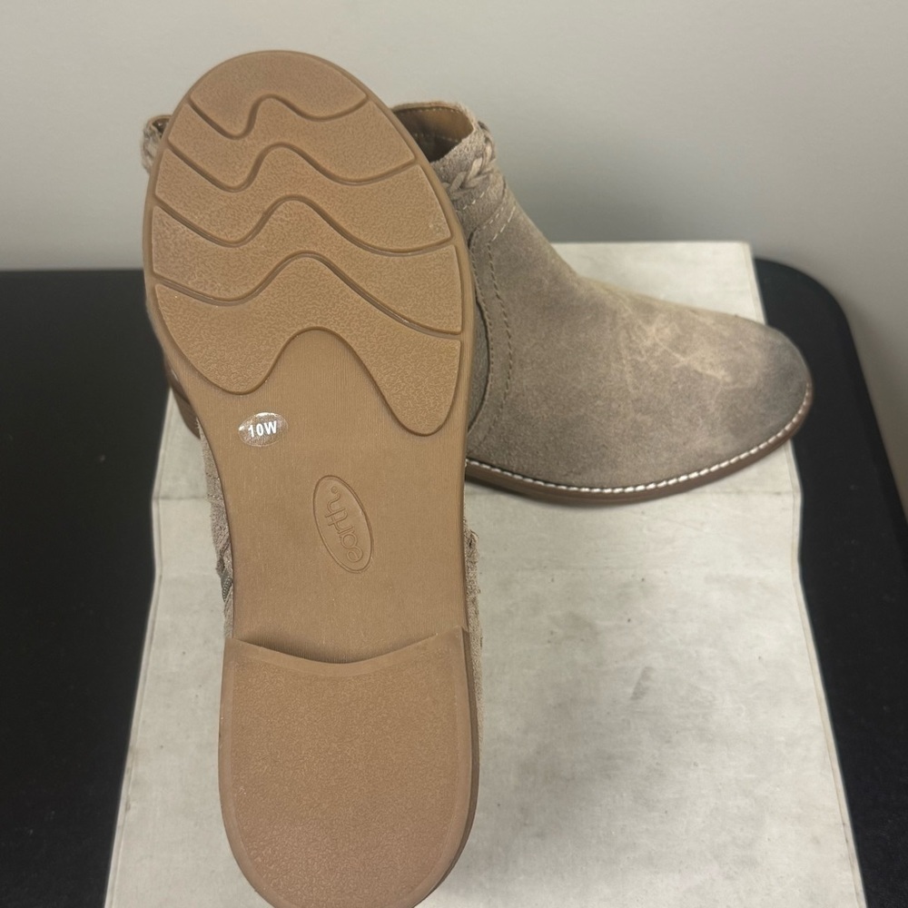 Earth Etnika Bootie, 10W, Taupe color, NWOT - Picture 10 of 15